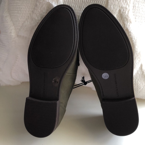 Lucky Brand Women’s Olive Green Slip On Loafers size 5.5 New - Picture 4 of 7